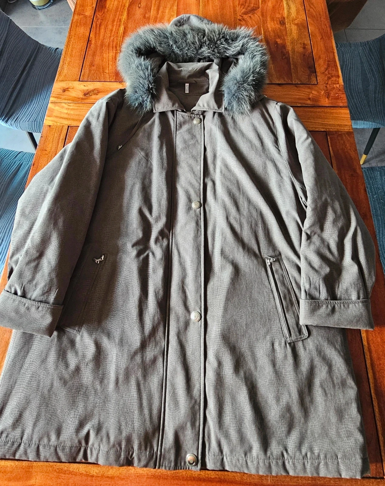 Parka femme mi-longue verte à capuche avec fausse fourrure amovible – veste d'hiver élégante – photo 2